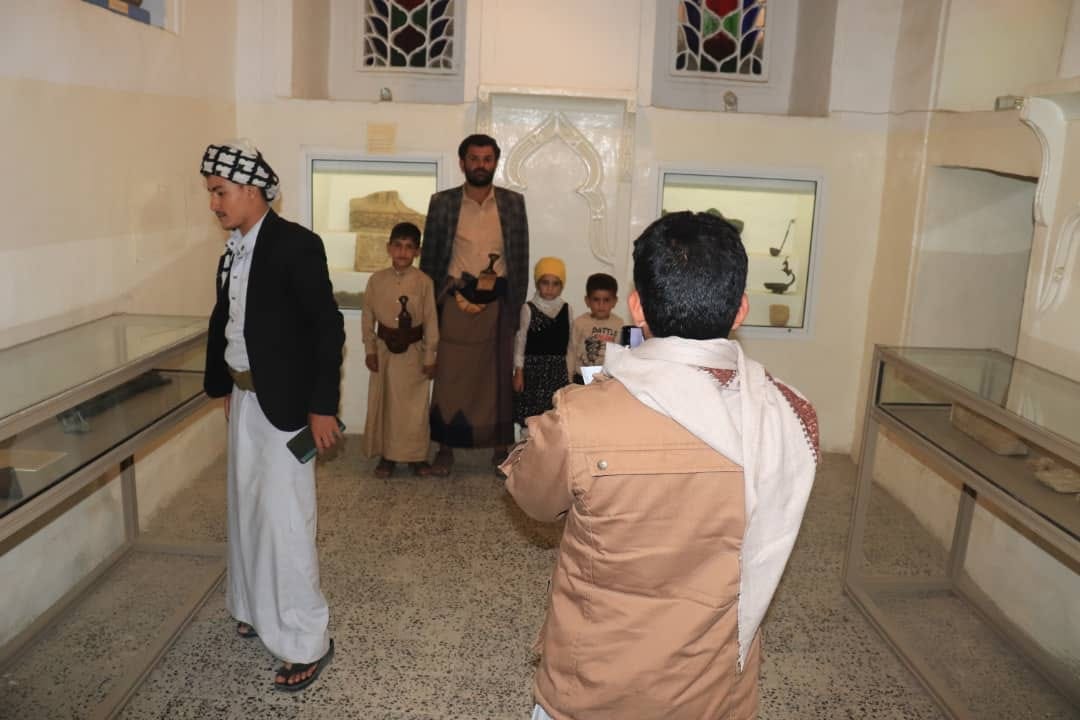 صور زيارة المواطنين للمتحف الوطني ومتحف الموروث الشعبي بصنعاء - صورة إضافية 3